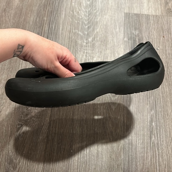 Crocs Kadee Ballet Flats Rubber Comfort Slip On Cut Out Black Size 9 - Picture 3 of 5